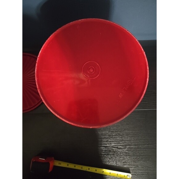 Vintage-Tupperware Servalier 811-13 “Red Canister Tulip Quilt Design” - Picture 5 of 6